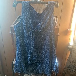 New York and Company two-tone blue top extra large